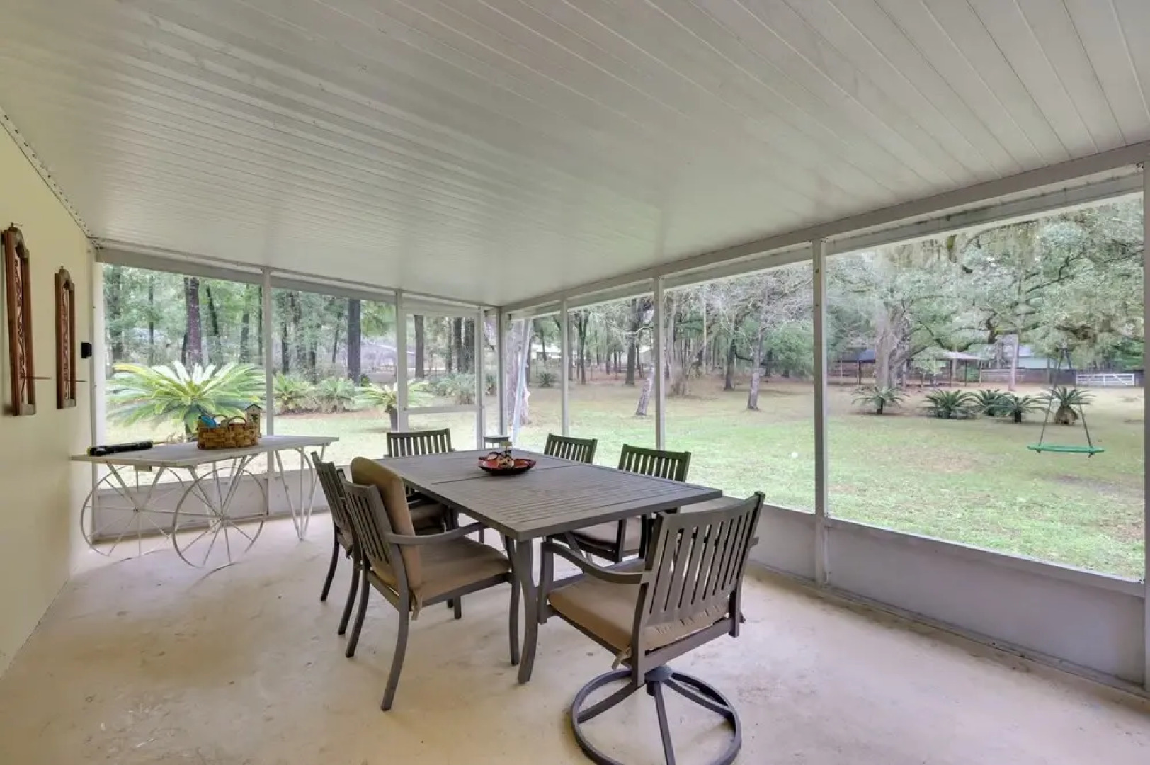 Inverness Getaway ~ 4 Mi to Henderson Lake!