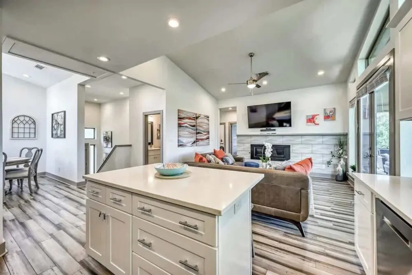 Upscale 5BR Home on Lake Travis/hottub/lake Views