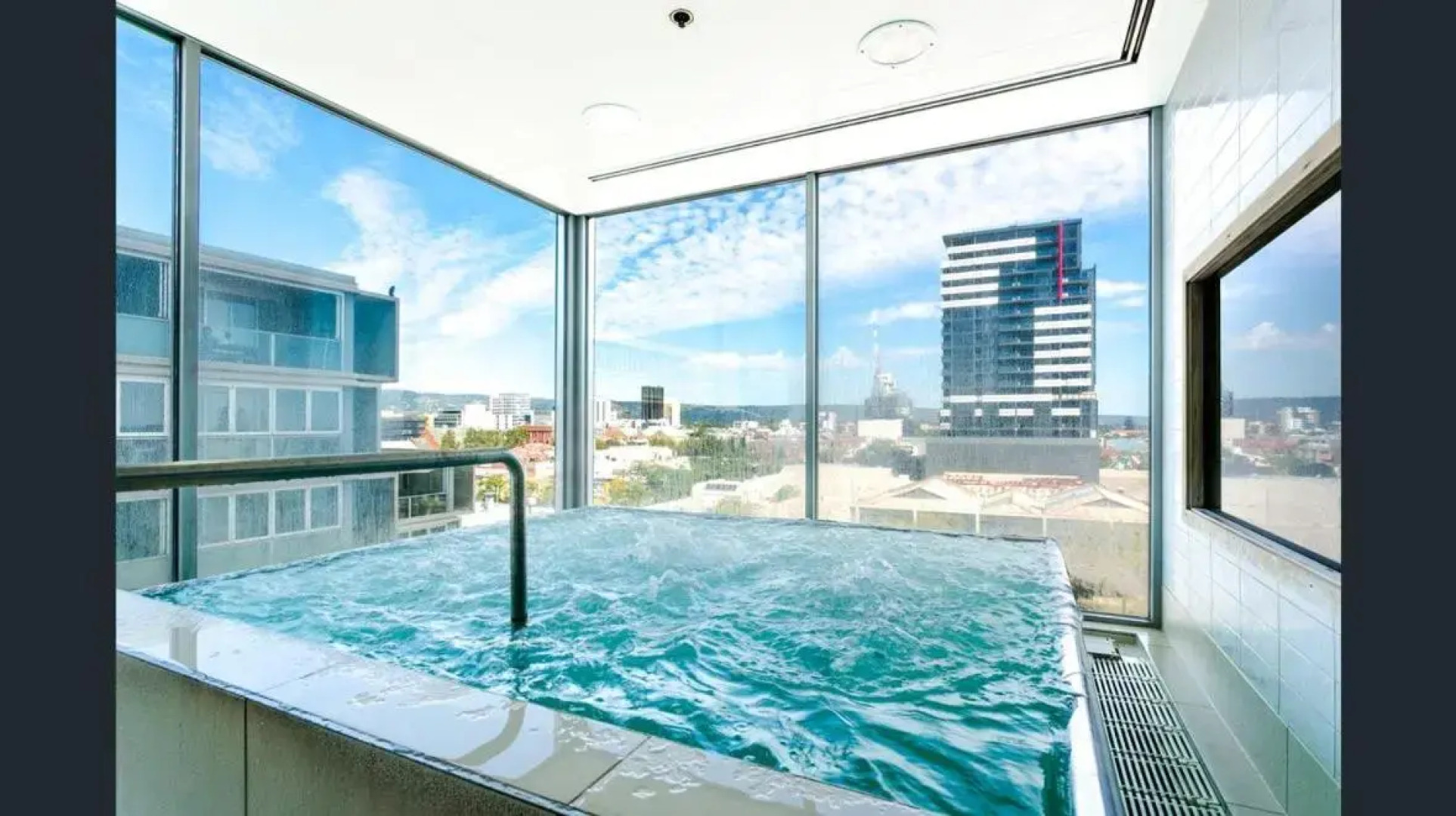 Hi 5 Stars Luxury Adelaide City Apartment