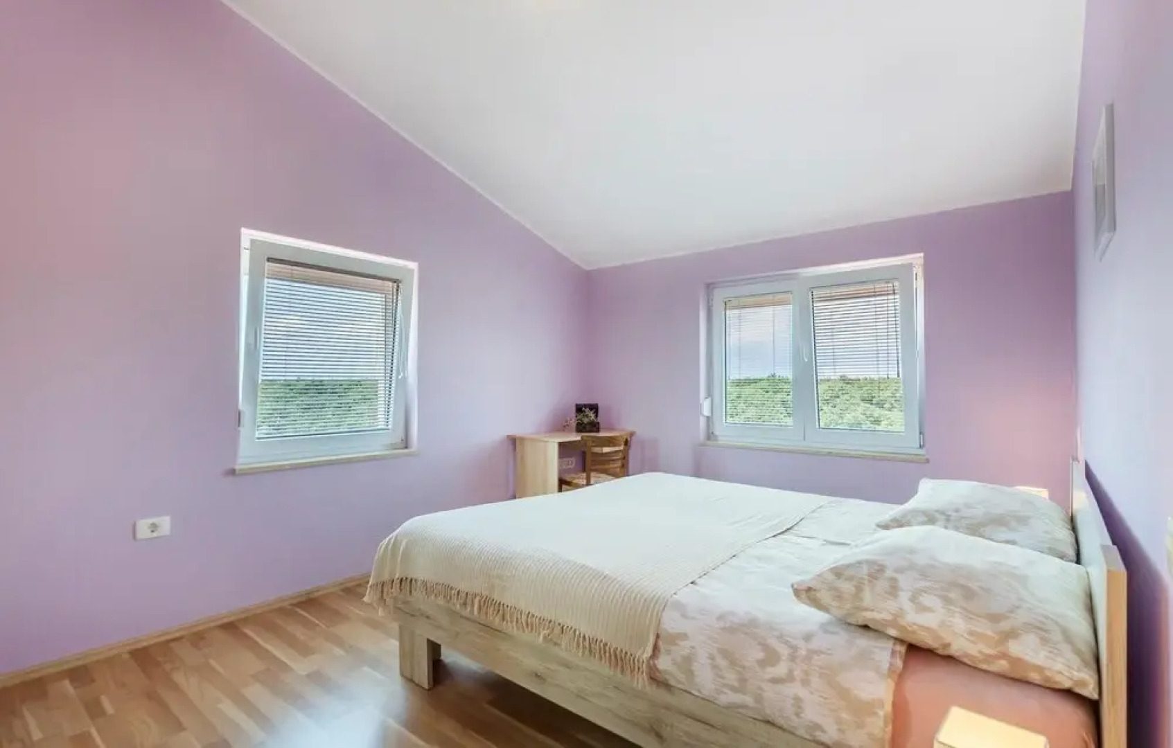 Stunning Apartment in Muntic With 3 Bedrooms and Wifi