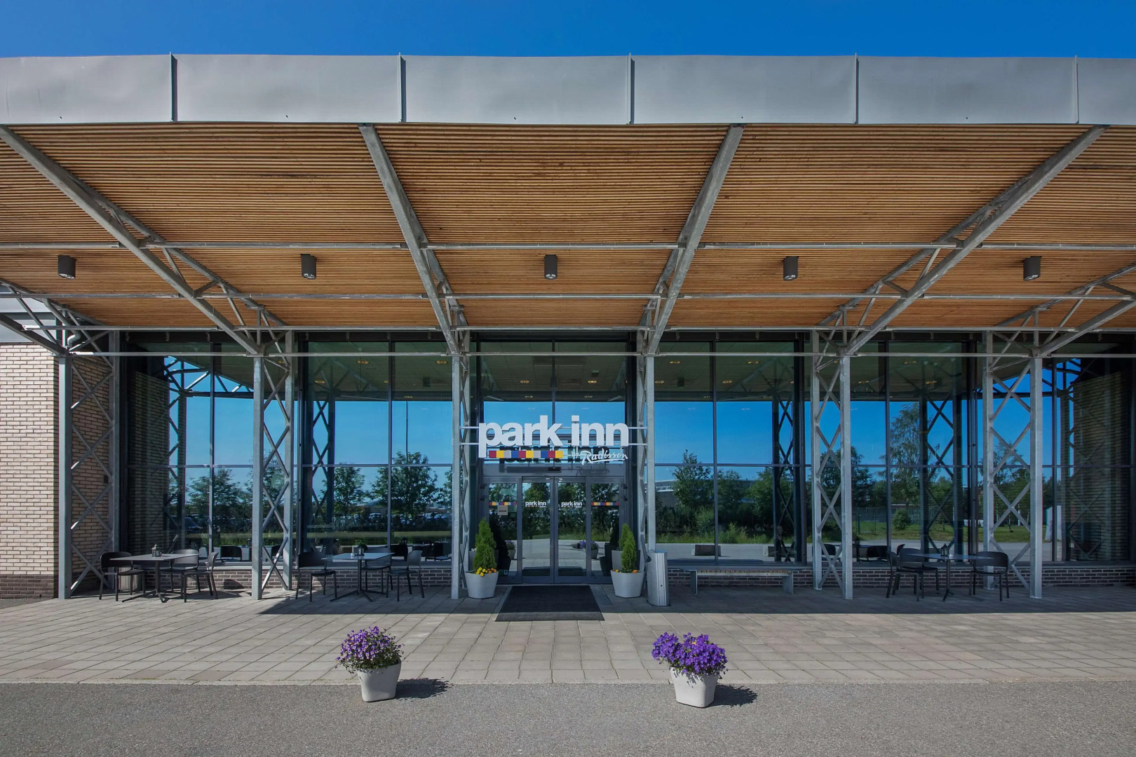Park Inn by Radisson Oslo Airport Hotel West