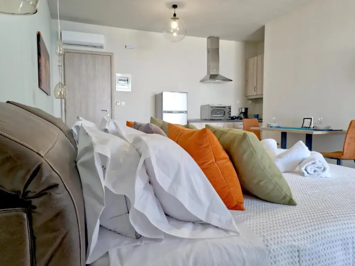 Epipleon Luxury Suites -105- Δωμάτιο 35τμ με βεράντα 35τμ μπροστά στη θάλασσα