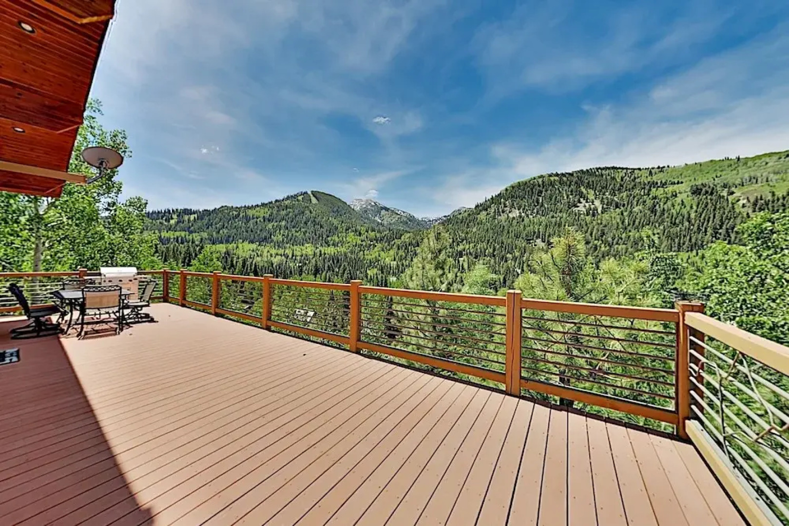 Epic Mountain Lodge Hideaway W/ Fireplaces & Deck 4 Bedroom Home