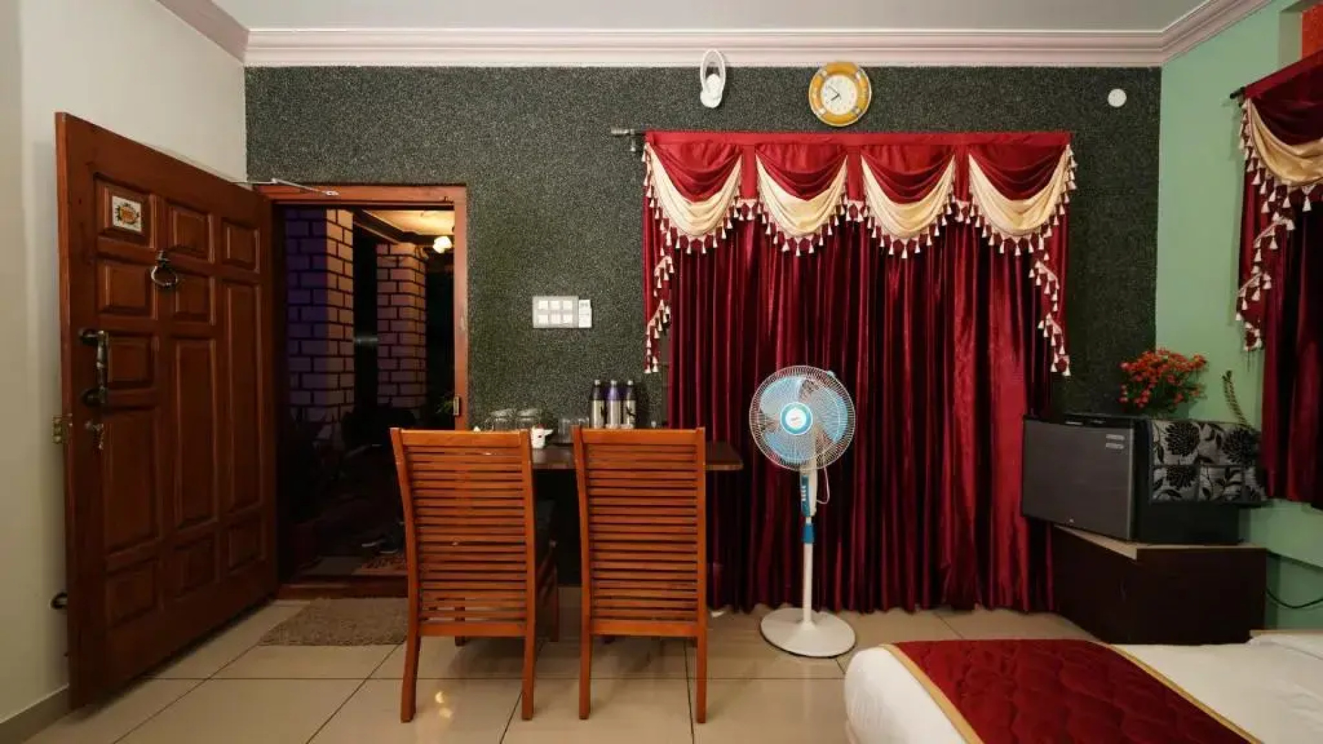 Srinikethana Home Stay with Swimming Pool