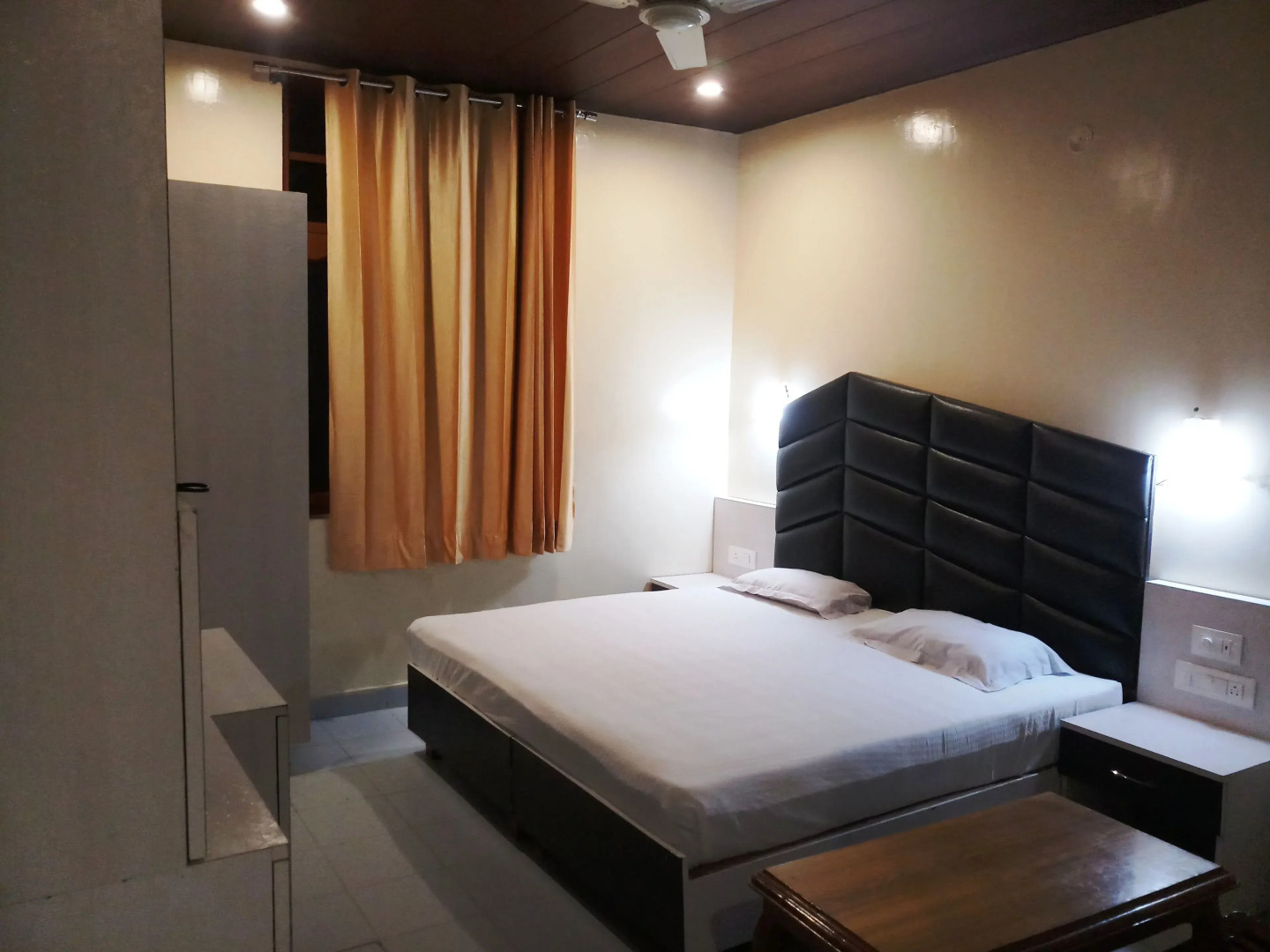 Pops Hotel and Restaurant