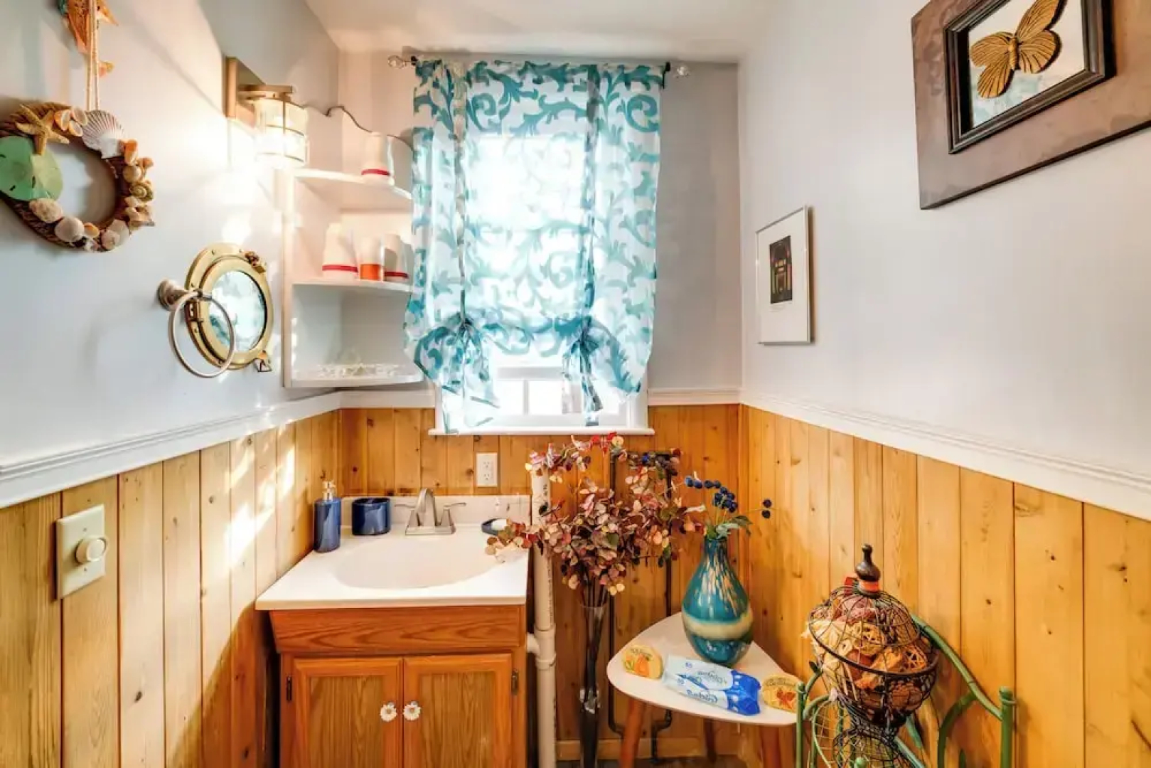 1 Mi to Dtwn: Colorful Binghamton Home