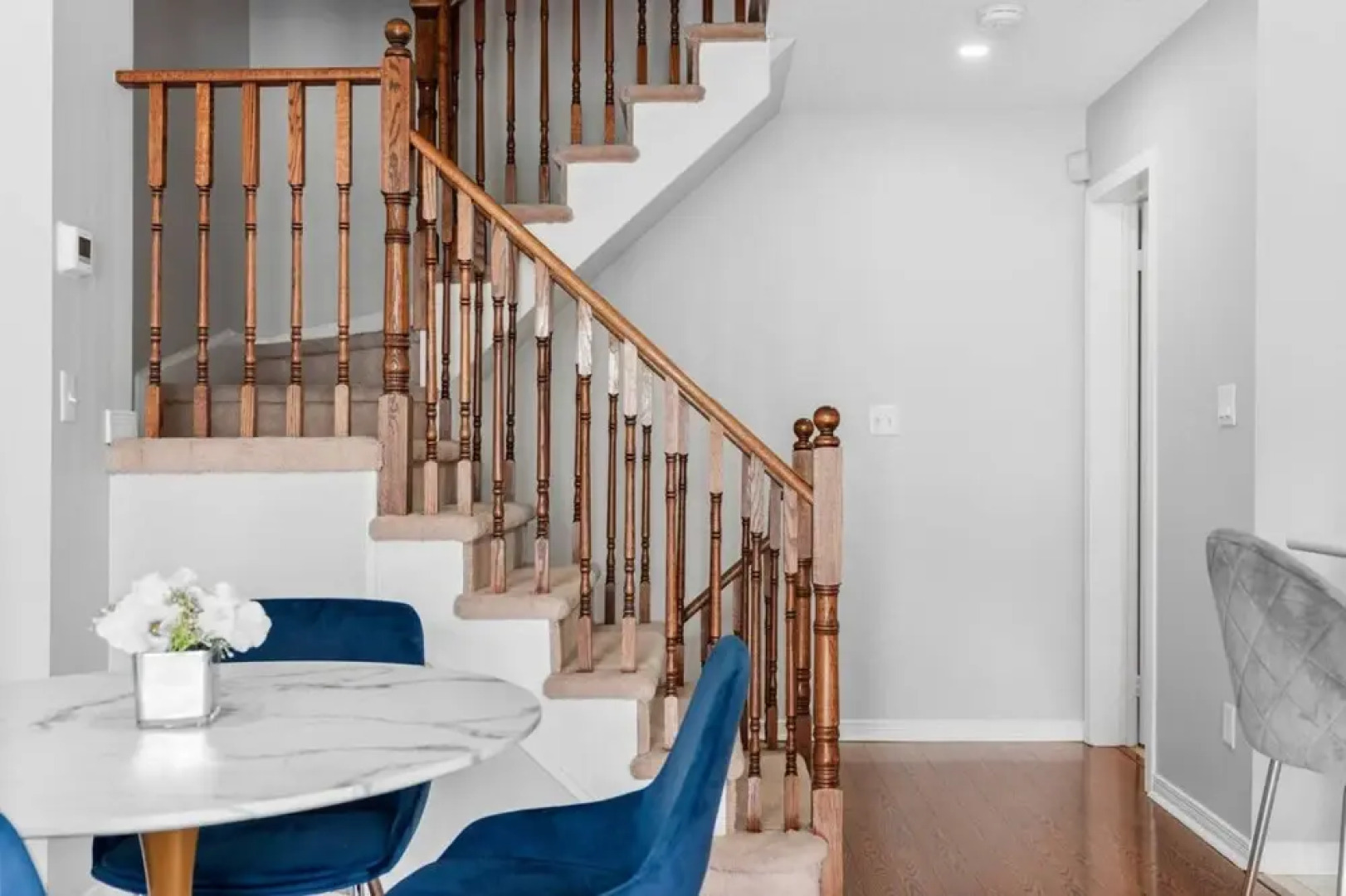 Contemporary 3BR Townhouse in Ajax Cozy Central