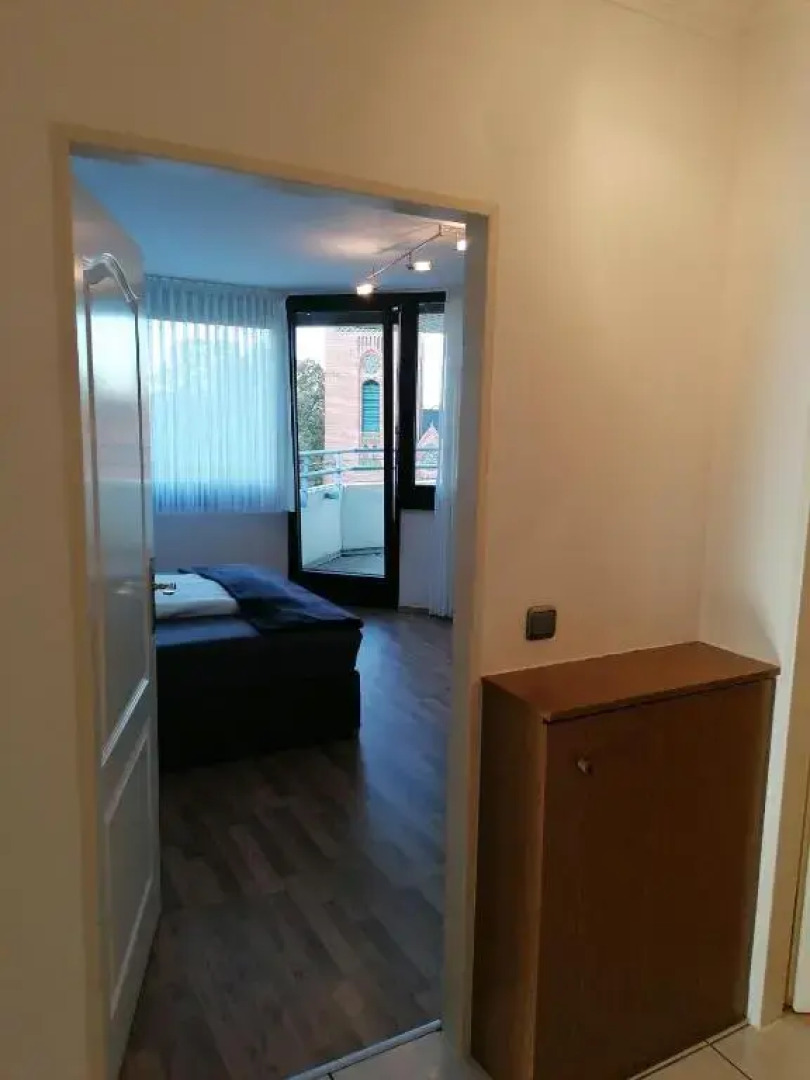 1 Person - Single - Appartement -Zentral gelegen in Leverkusen Wiesdorf - Friedrich Ebert Platz 5a , 4te Etage mit Aufzug-und mit Balkon