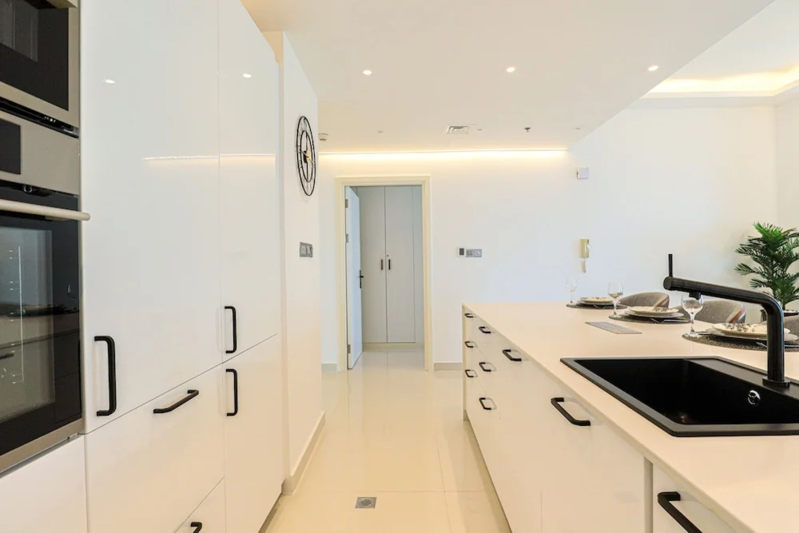 HiGuests - The Marina Torch