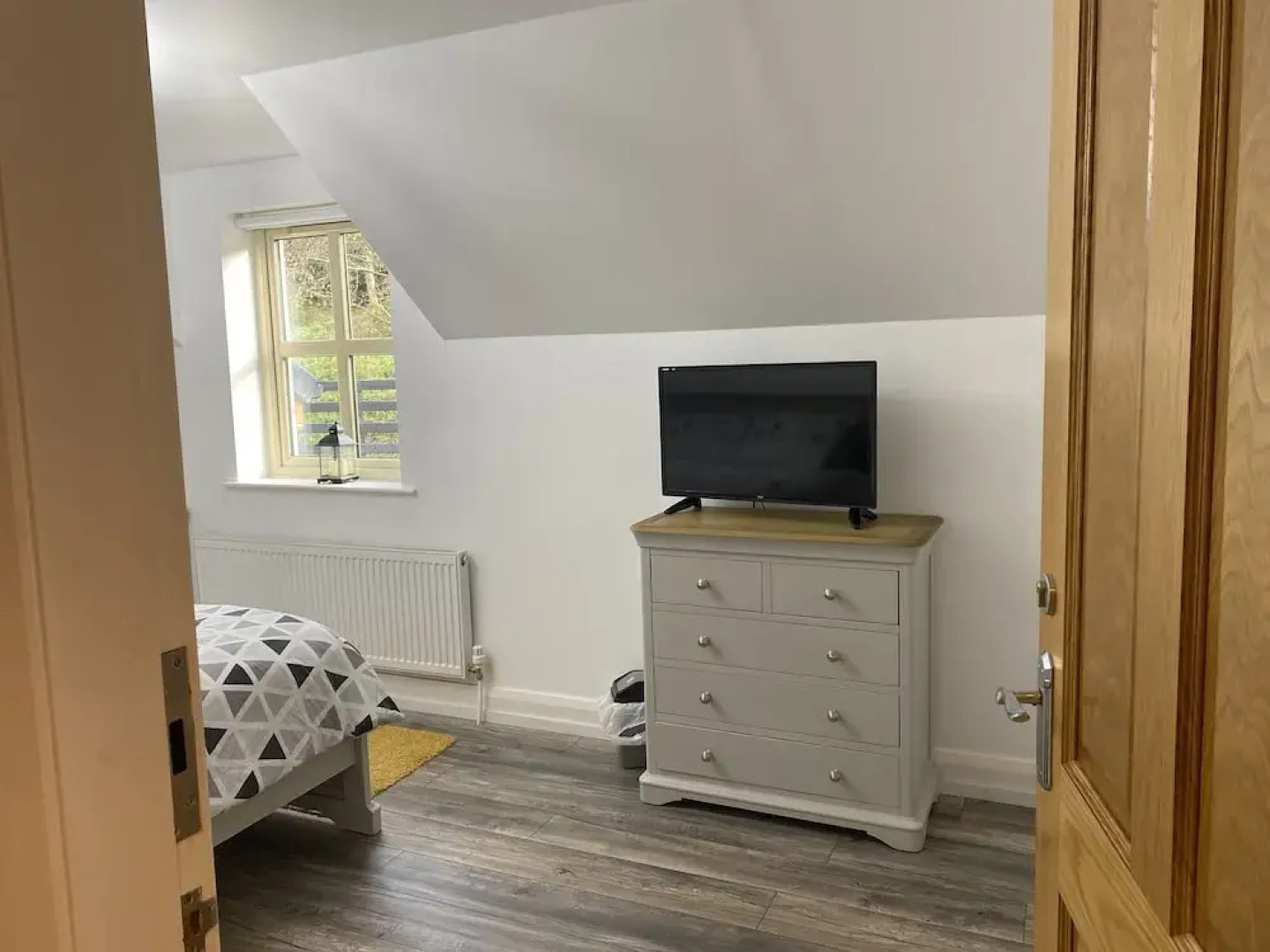 Rostrevor Valley Holiday Park- En-suite Rooms with Hot tub and Private Car Service