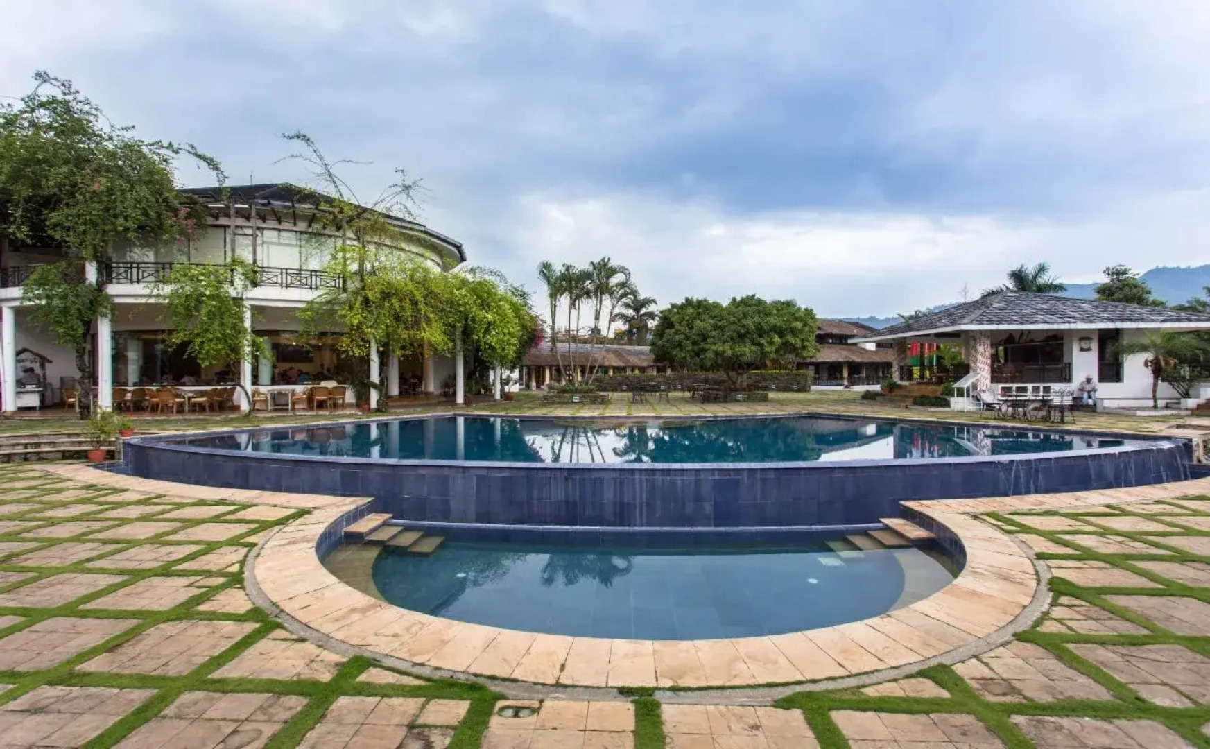 Shangri-La Village Resort