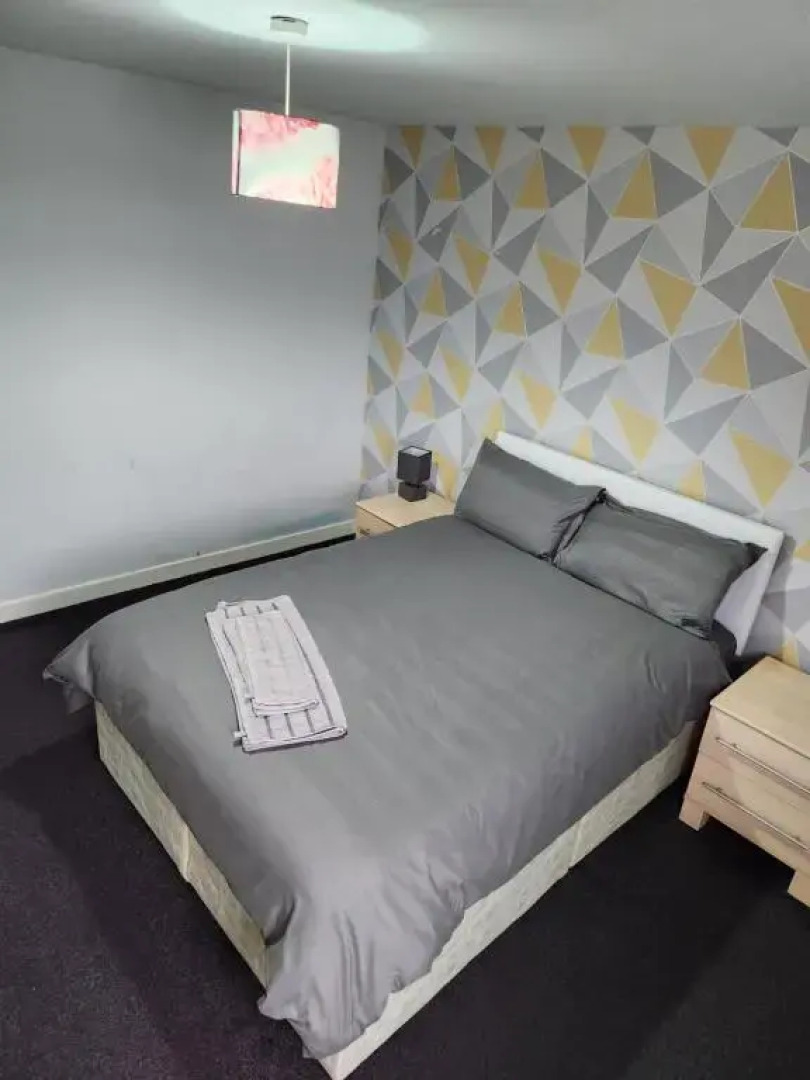 3 BEDROOM SERVICED APPARTMENT CENTRAL LOCATION SEA SIDE TOWn