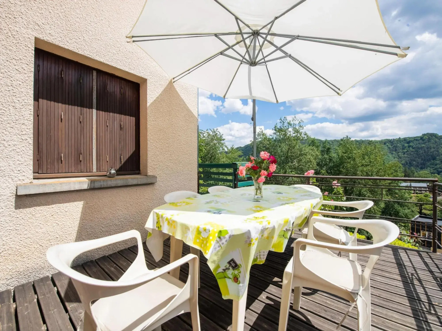 Inviting Holiday Home in Miremont With Garden