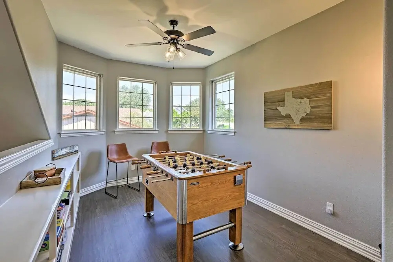 Lavish Lake House, Near Vineyards + Marinas!