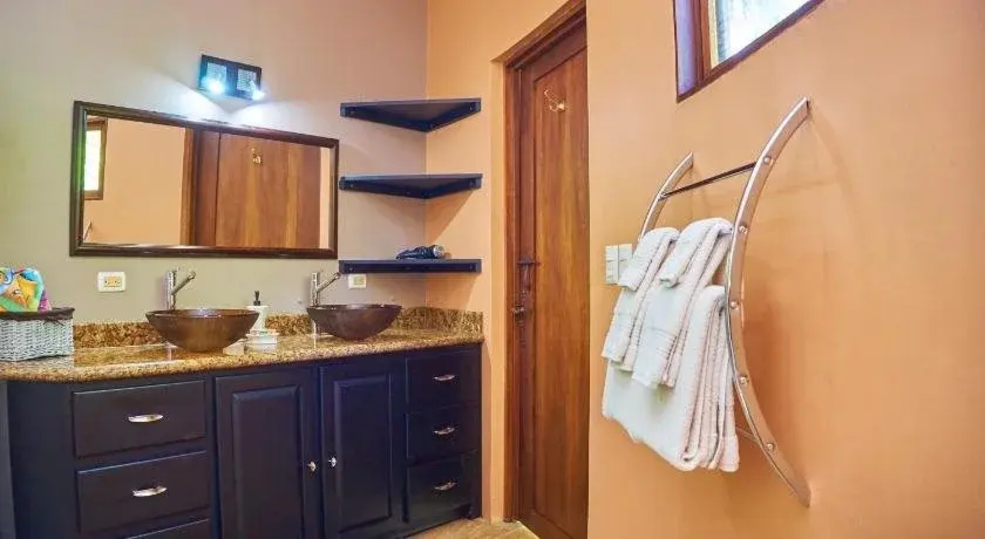 Manoas Luxury Camping and Villa Rentals