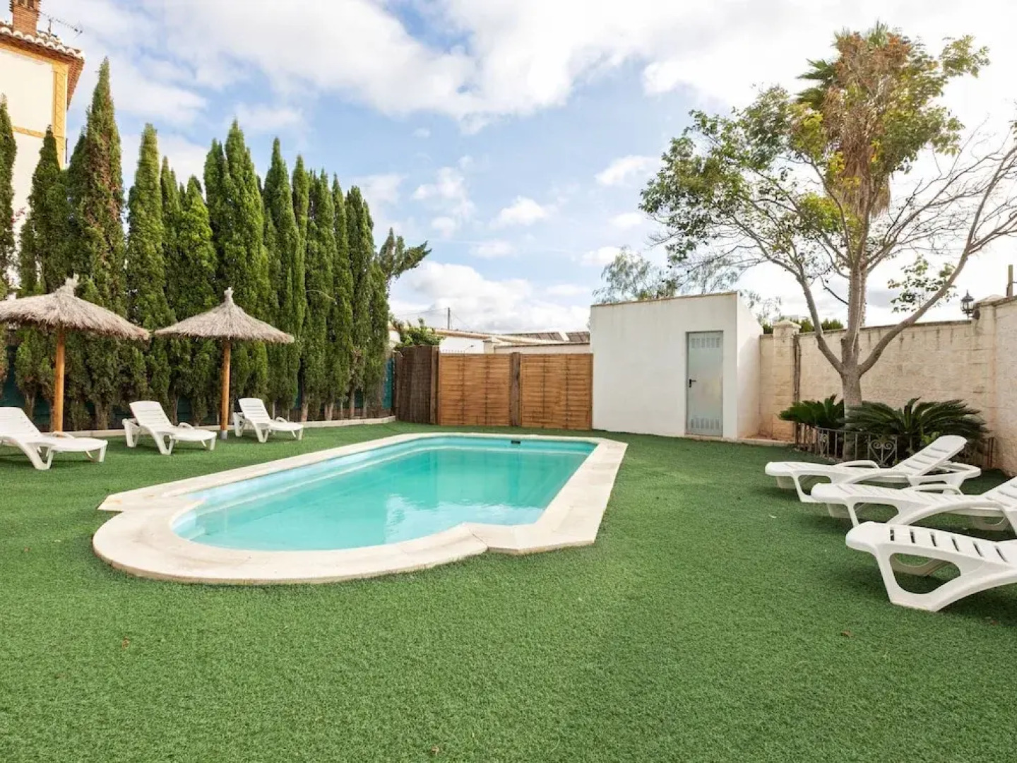 Luxurious Villa in Fuente de Piedra With Swimming Pool