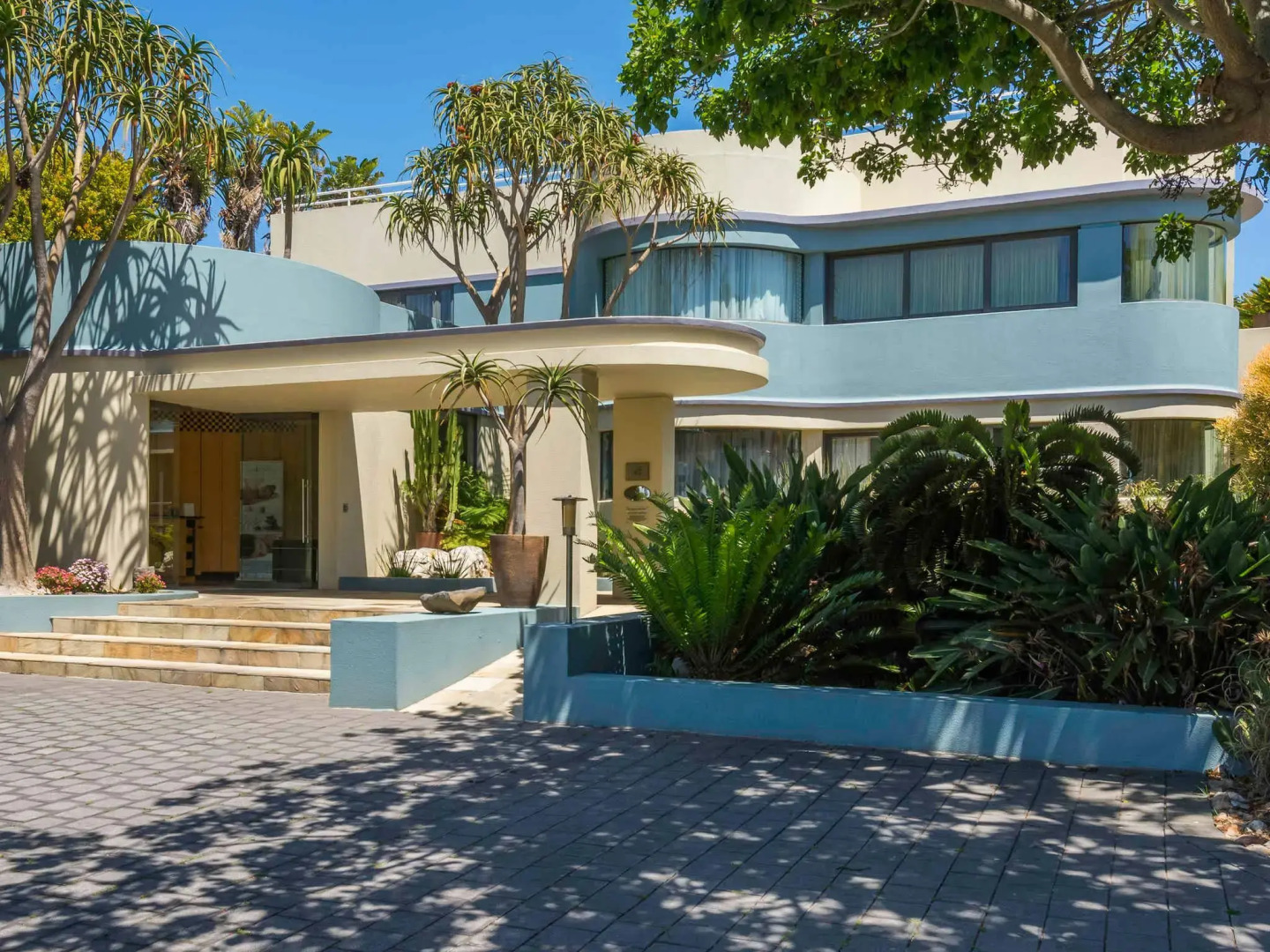 Mantis No5 Boutique Art Hotel