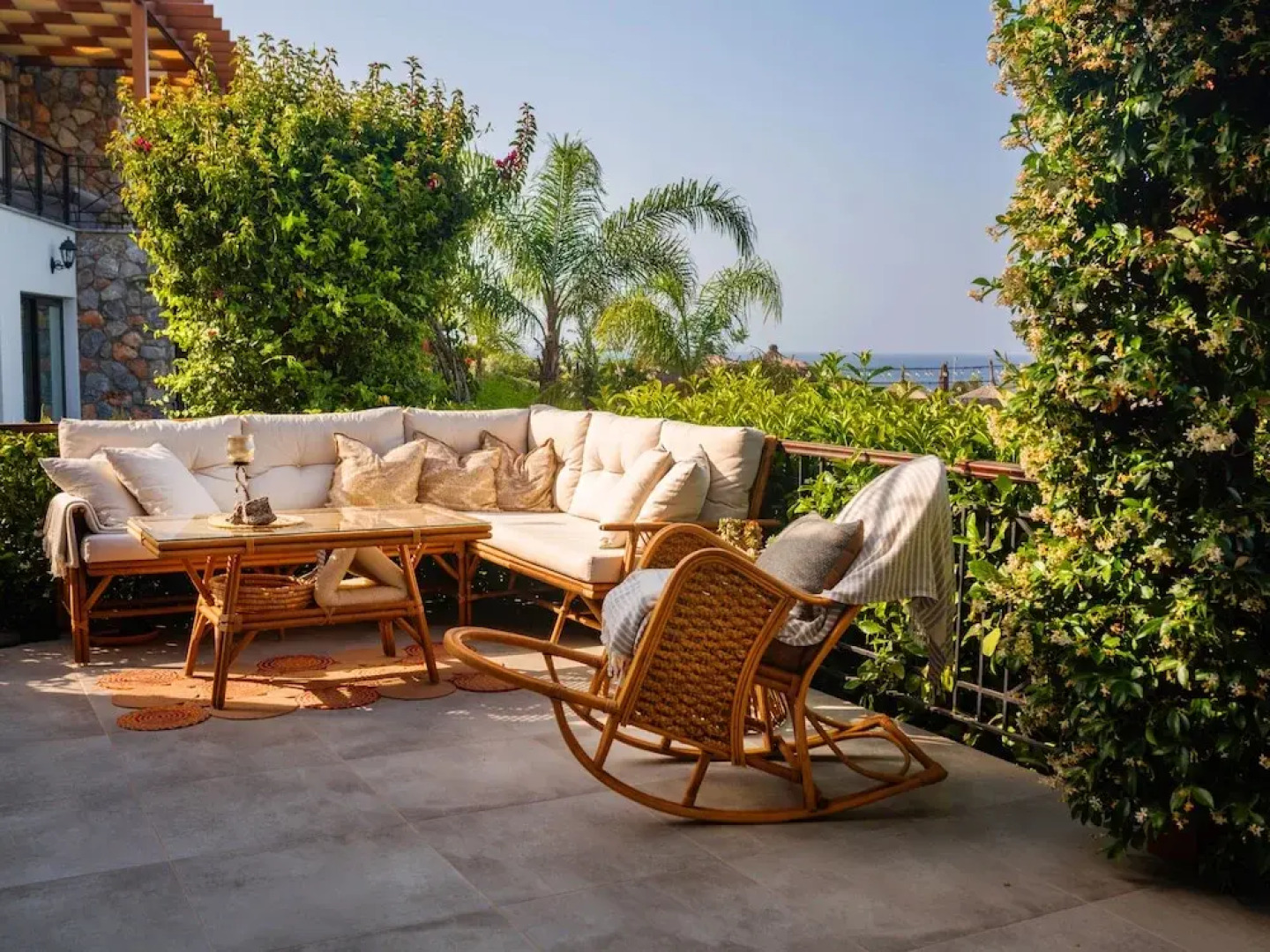 Modern and Cozy Designer Apartment in Relaxing Environment