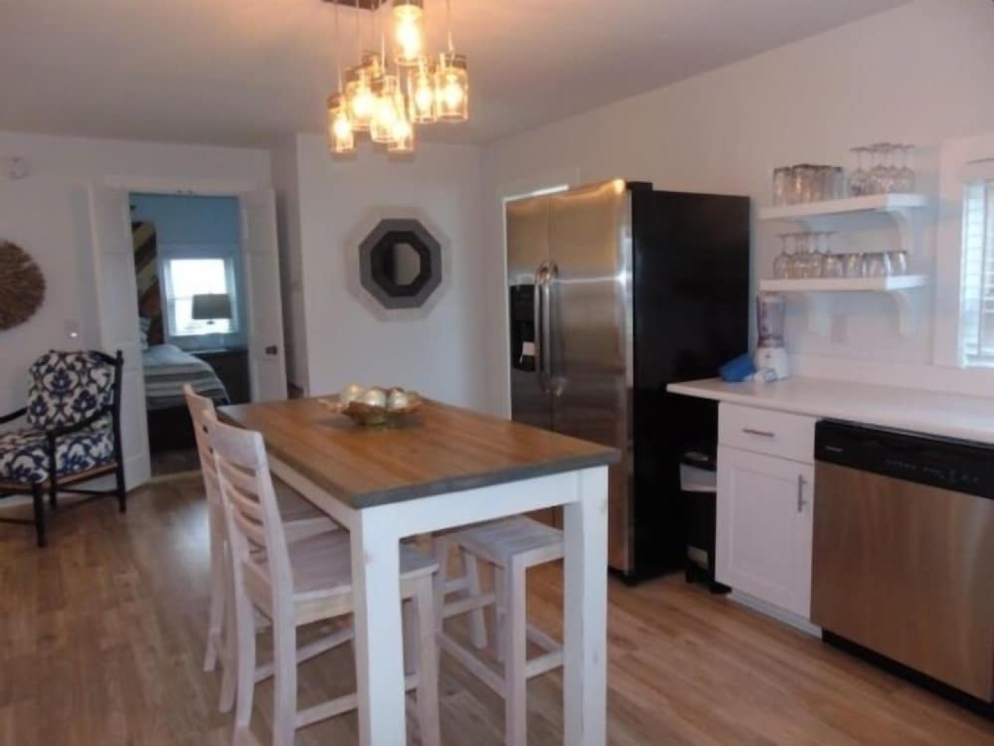 Seachelle - Fully Renovated Luxury Beach Cottage! Pet Friendly! 1 Bedroom Cottage by Redawning