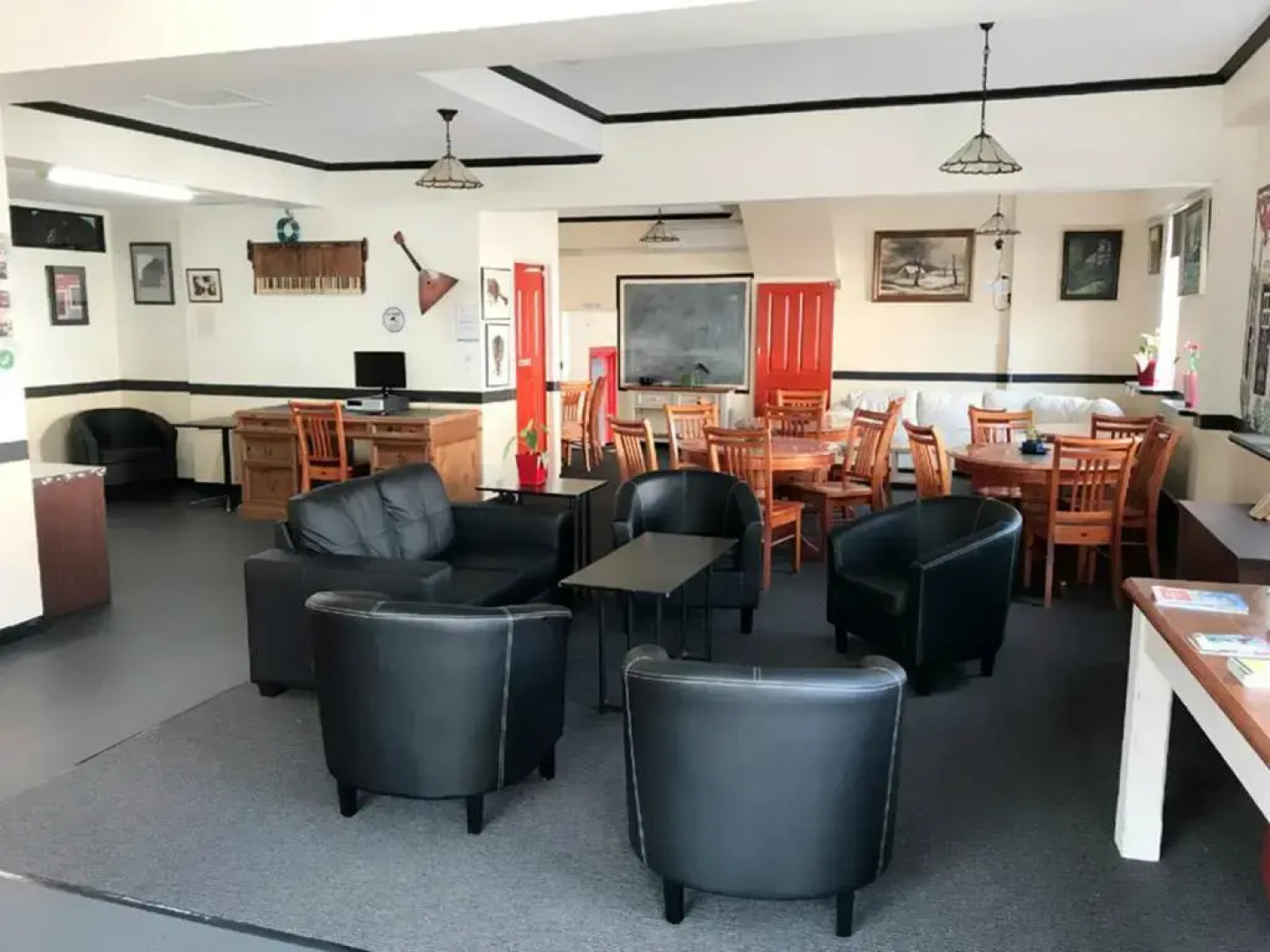 Hobarts Accommodation & Hostel