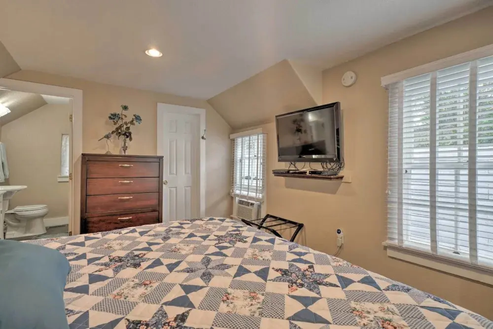 Creekside Home w/ Patio, Walk to Manitou Incline!