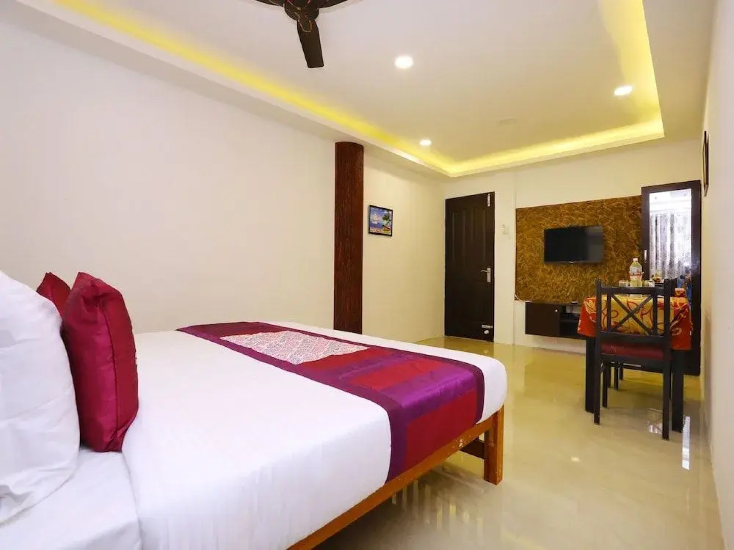 OYO 9620 Hotel Emza Residency