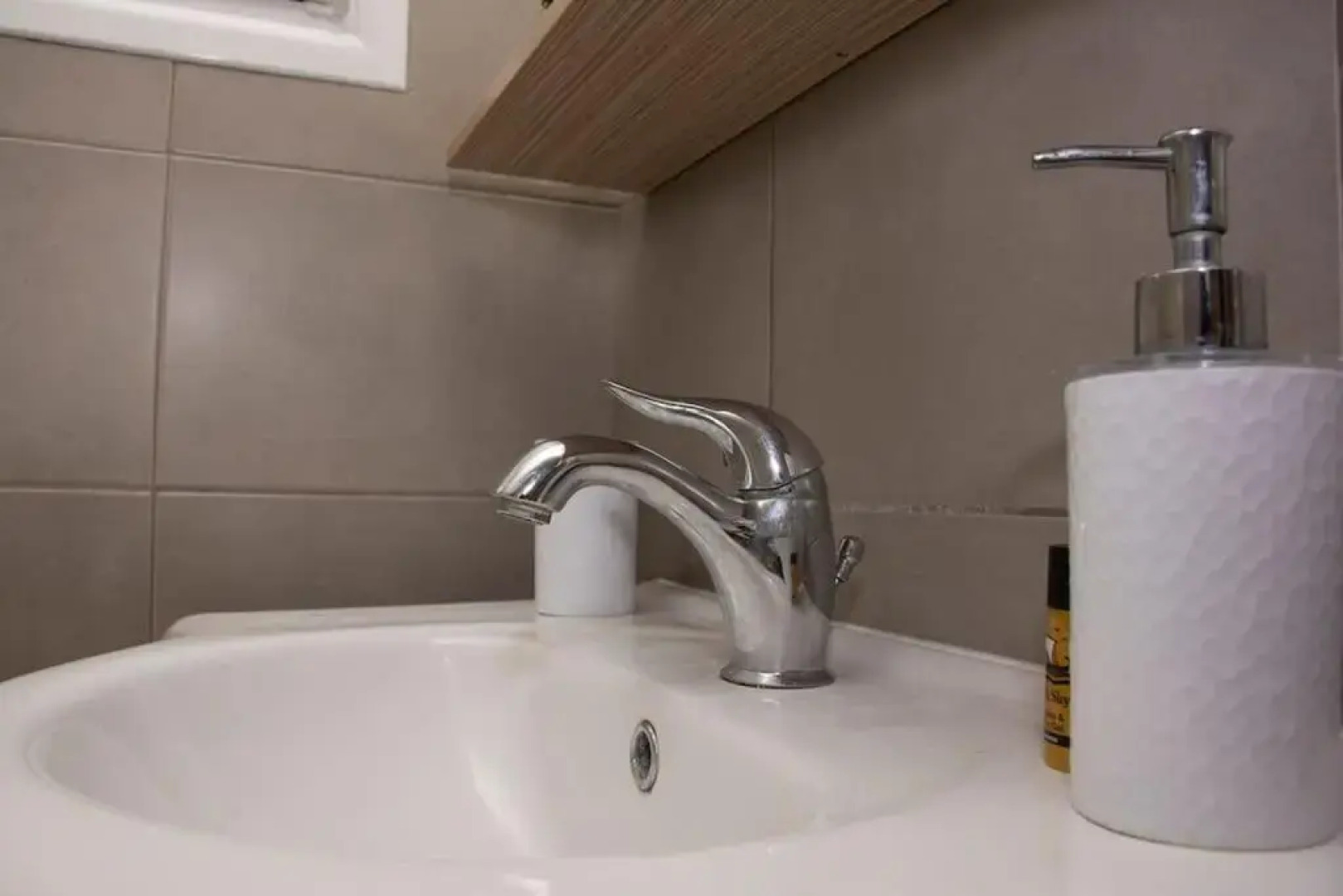 Anadora 2: Hospitable stone house with yard