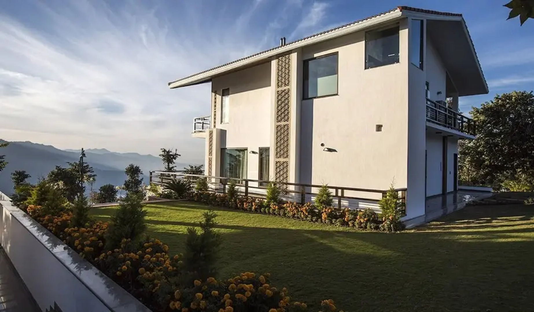 An Extravagant Luxurious Pushp Villa Overlooking The Ganges and Rishikesh Valley