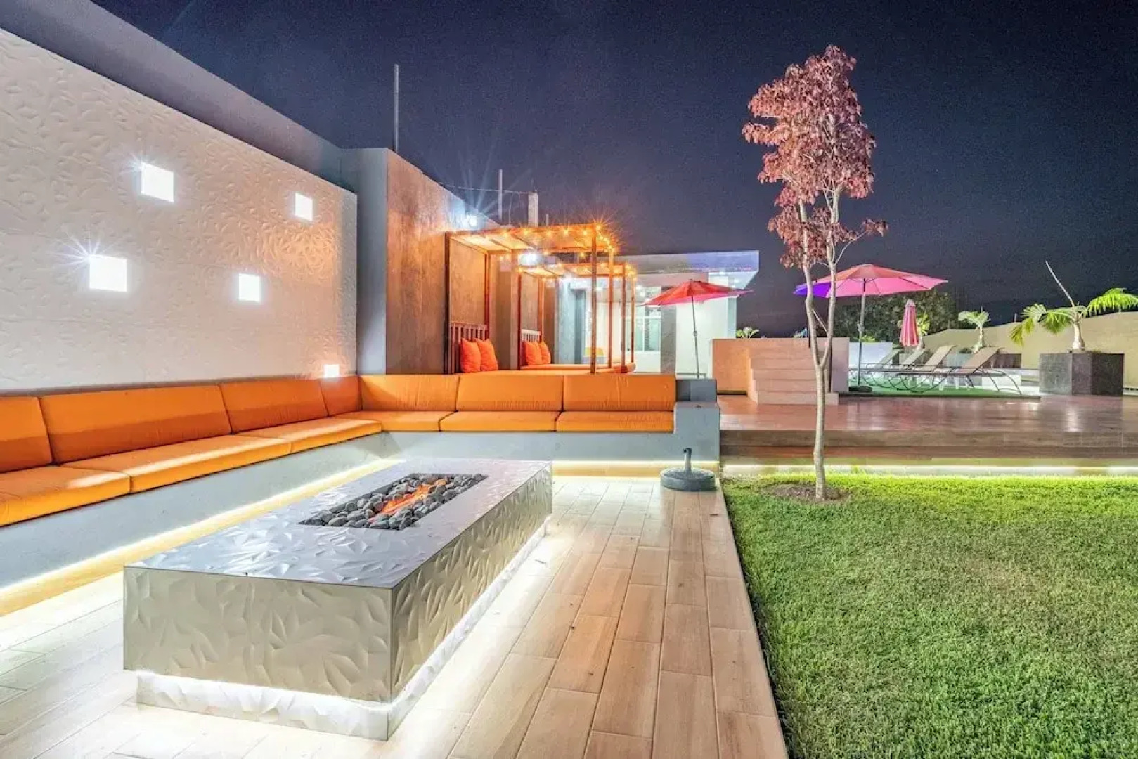 Loft with Pools and Rooftop Sky Bar