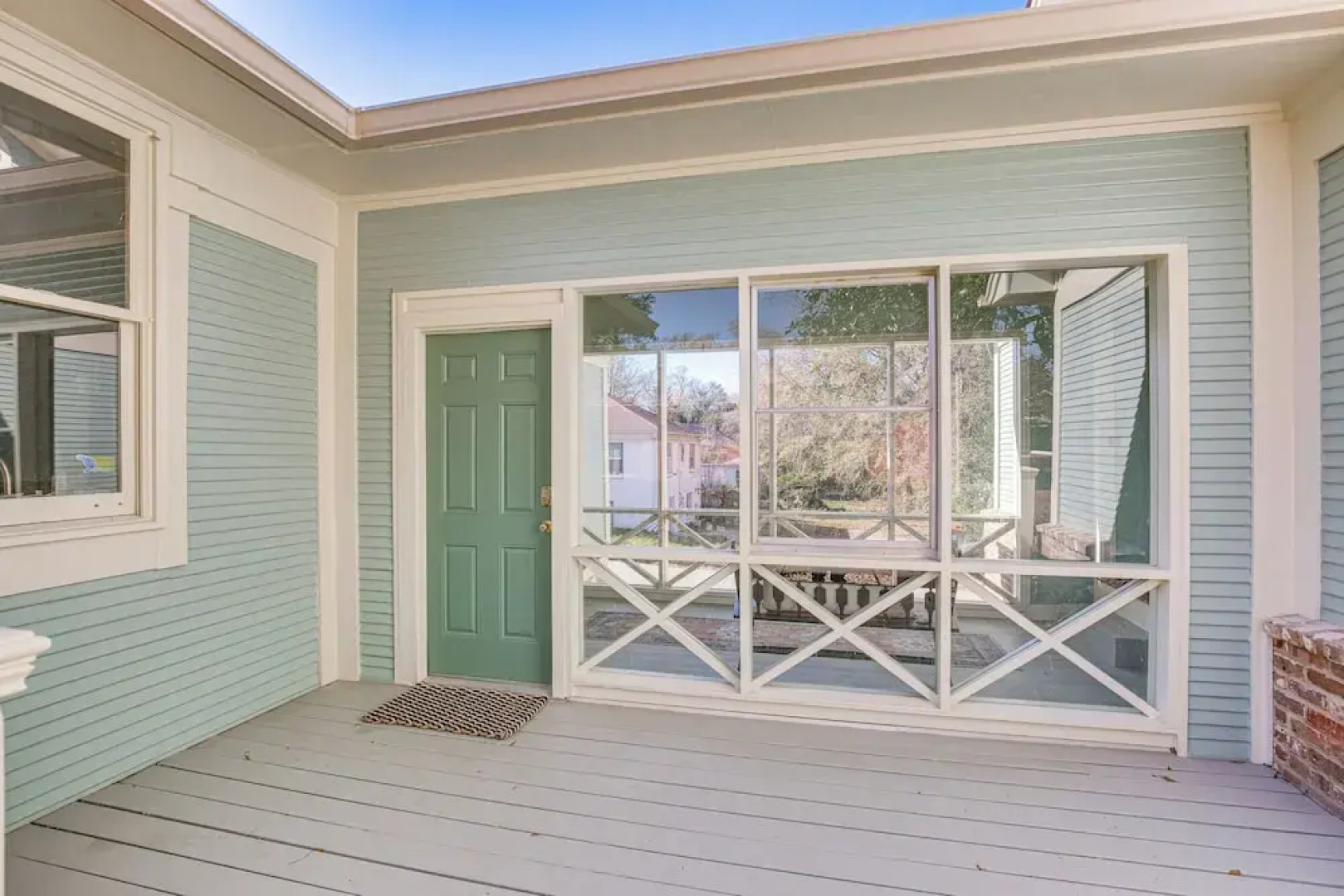 2 Mi to Tyler Rose Garden: Vibrant Apartment!