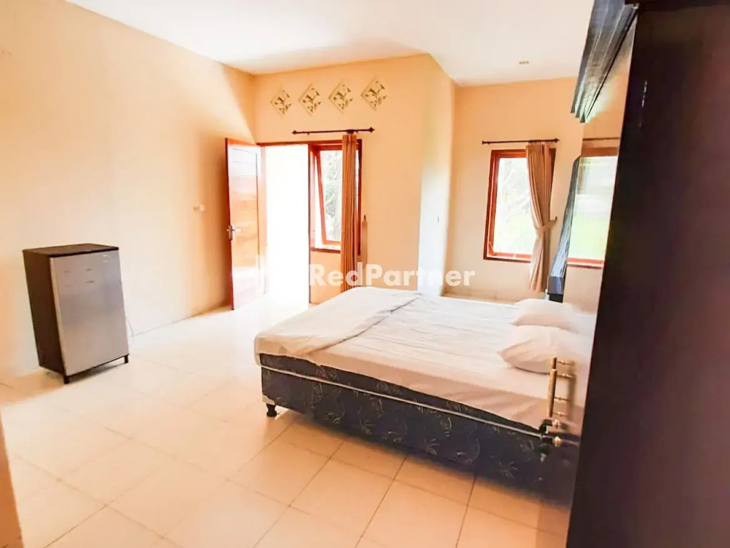 Bhujangga's Village RedPartner