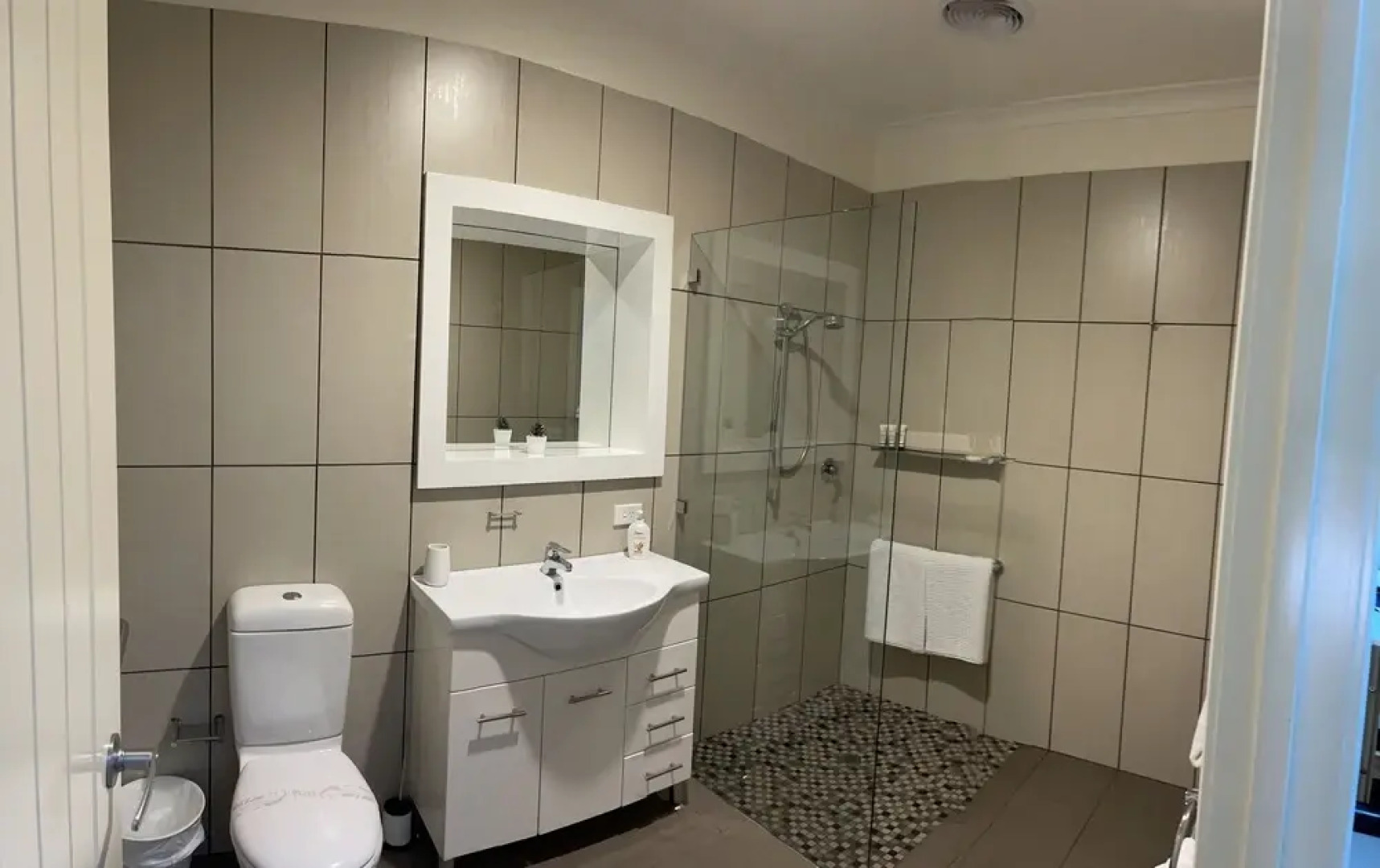 Austral Place 88 via Merri River