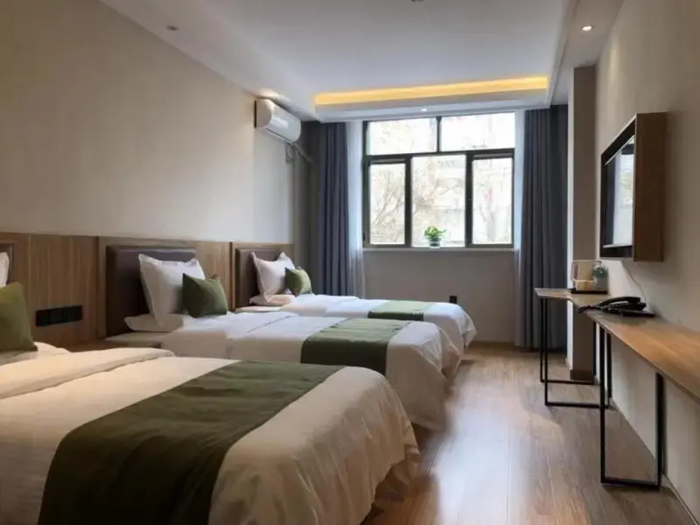 Green Tree Inn Express Xinjiang Hami Railway Station