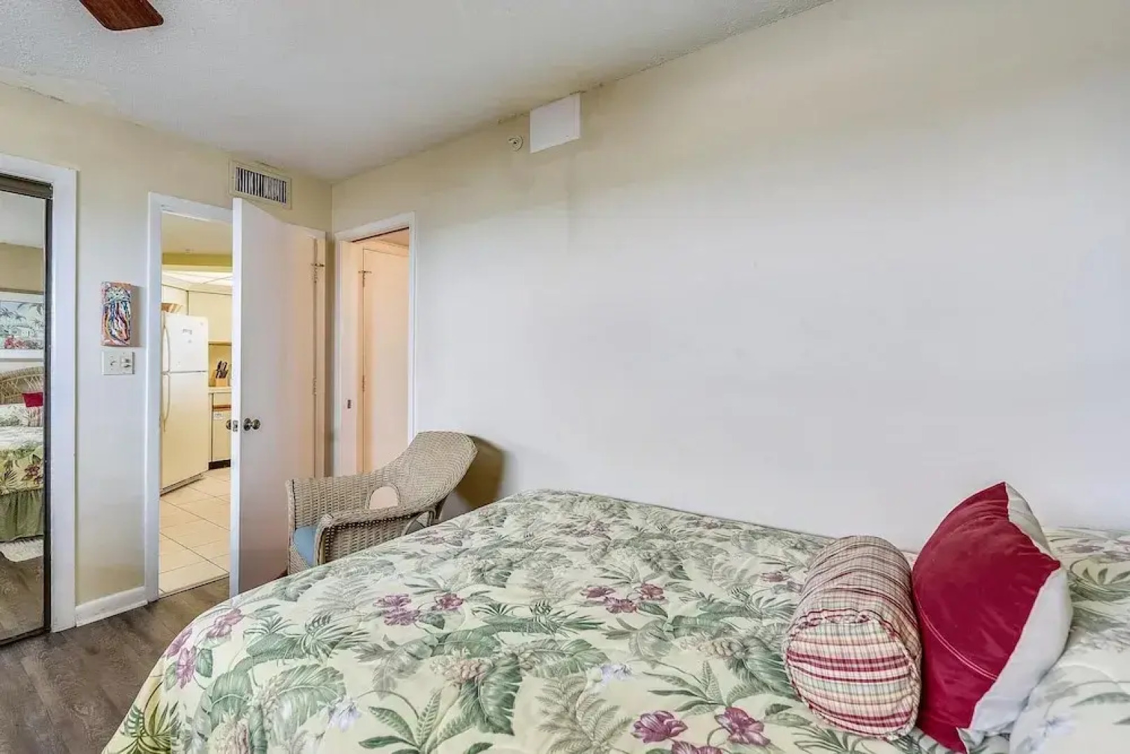 Summerhouse by Book That Condo