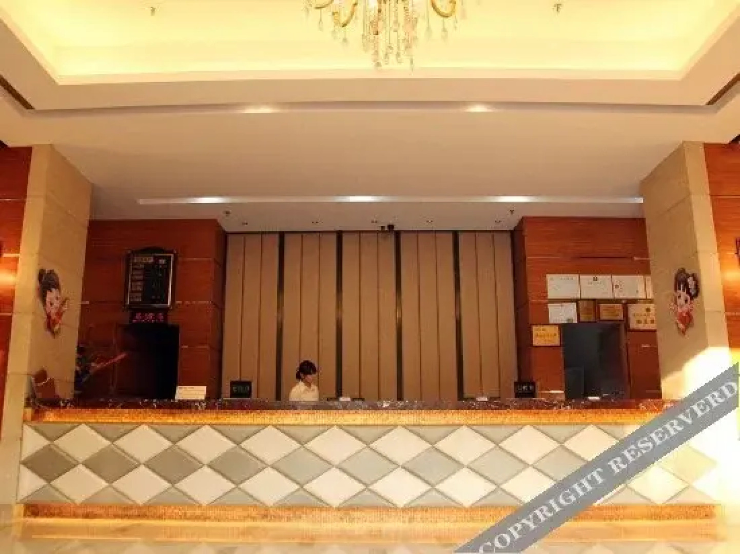 Maoming Zhanquan Hotel (People's Square High-speed Railway Station)