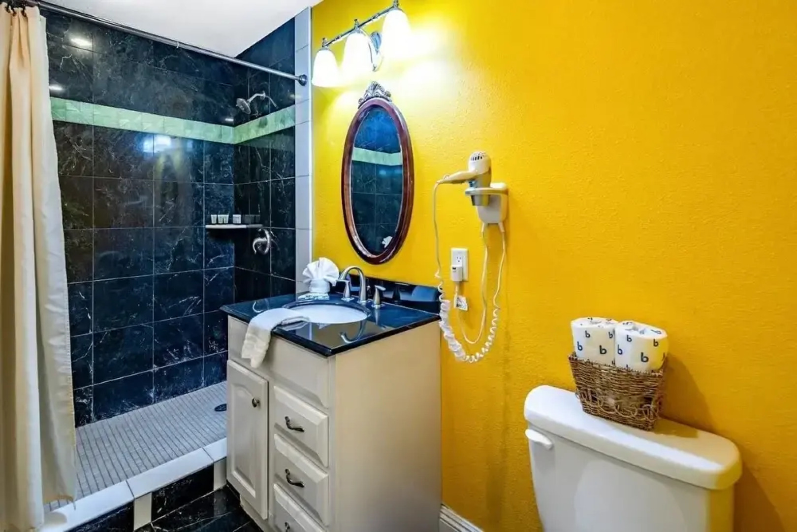 Las Vegas Elegance! Pool Table & Sparkling Pool!