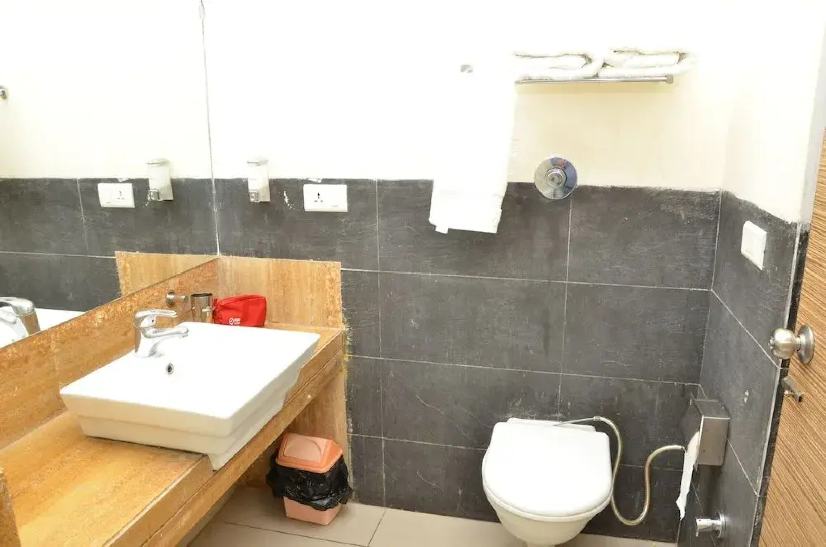 OYO 1075 Hotel City Home