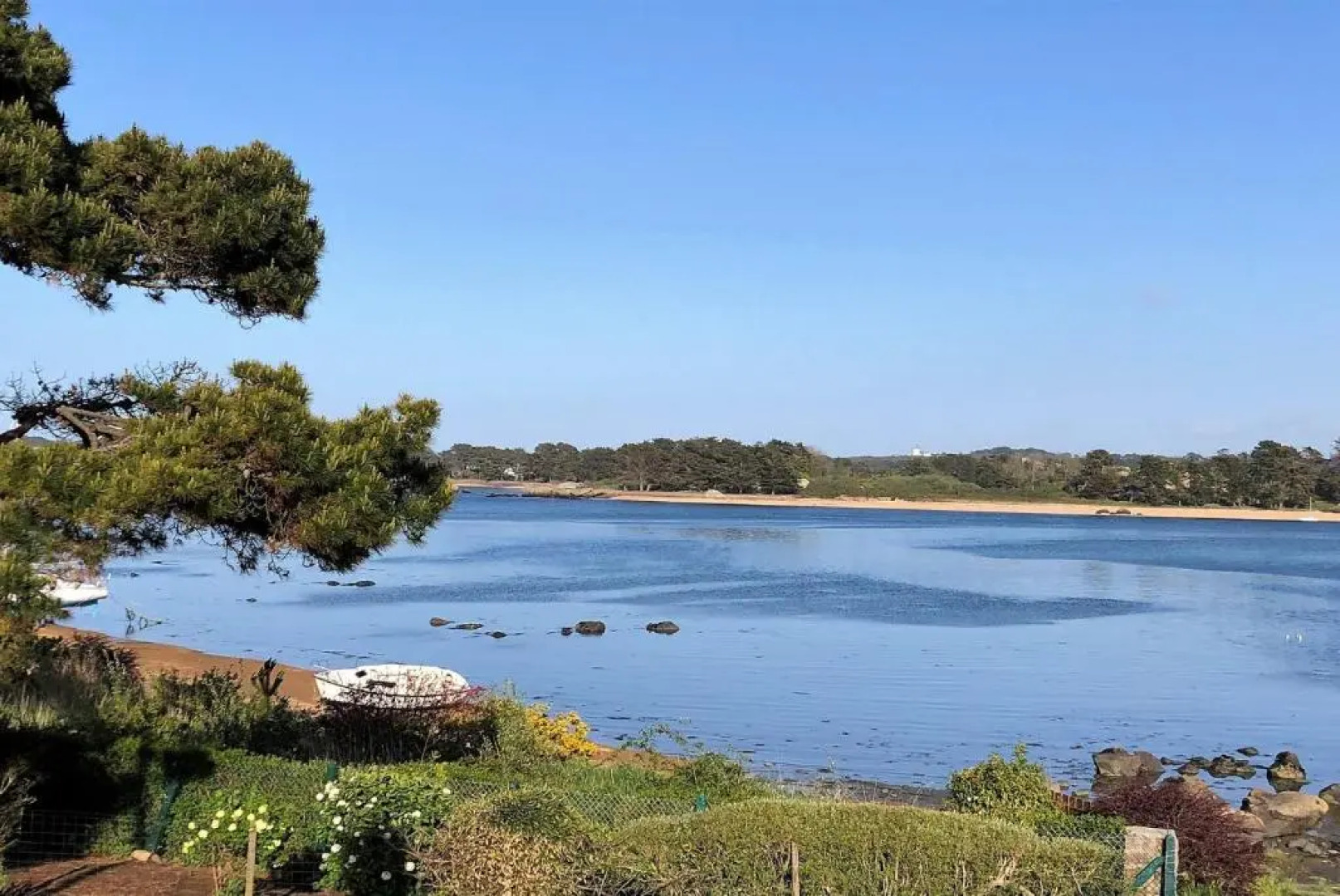 Appartement Belle Vue Mer Avec Wifi Et Cour Close Tregastel - Ref 42