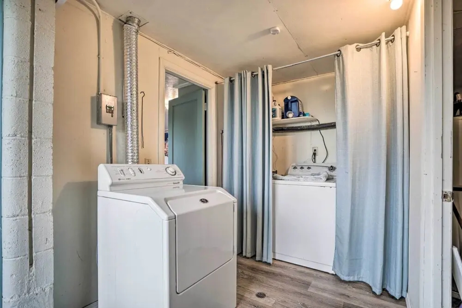 Serenity By The Sea - Chic Oceanfront Home w/ Deck