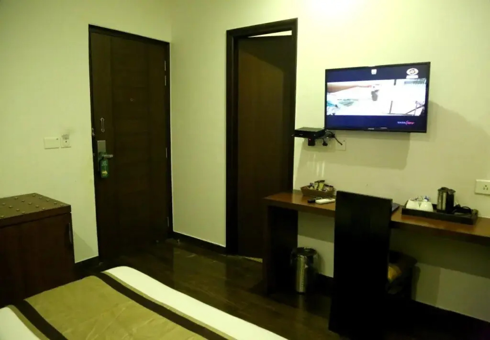 OYO Premium Ladowali Road