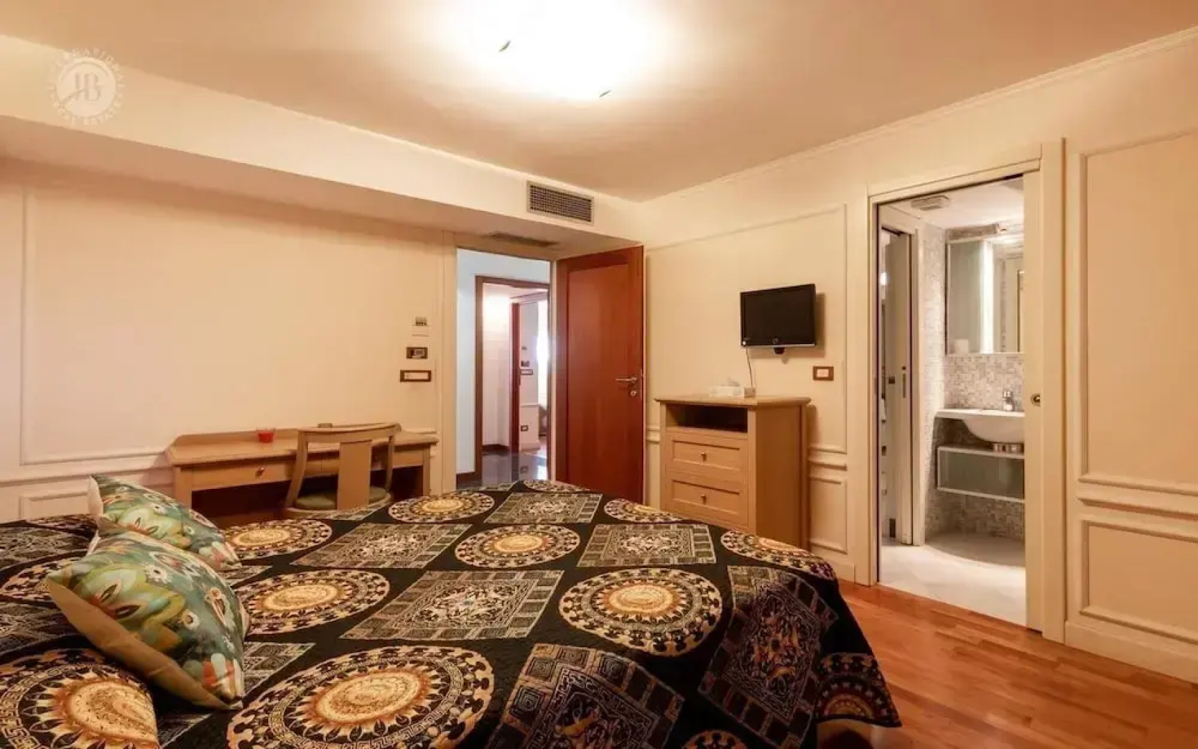 Villa Paradise-sleeps 20-pool-sea Views-pets