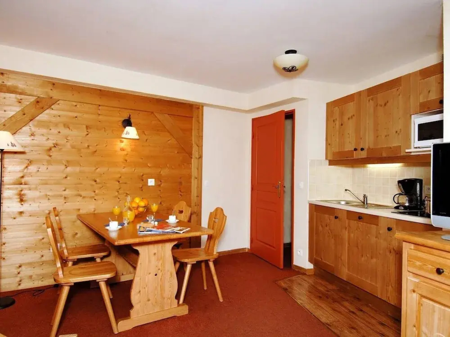 Nice Apartment With a Balcony Located 200 m. From the Slopes