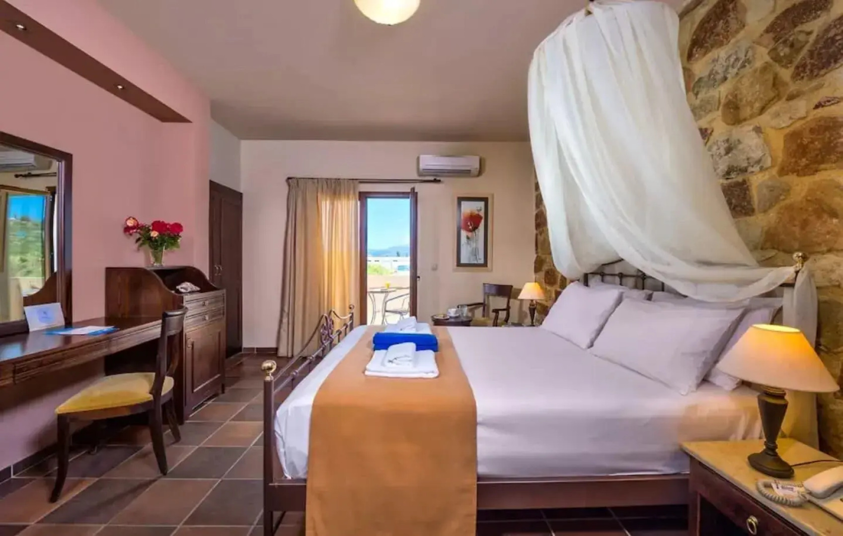 Mistral Hotel - Singles Only