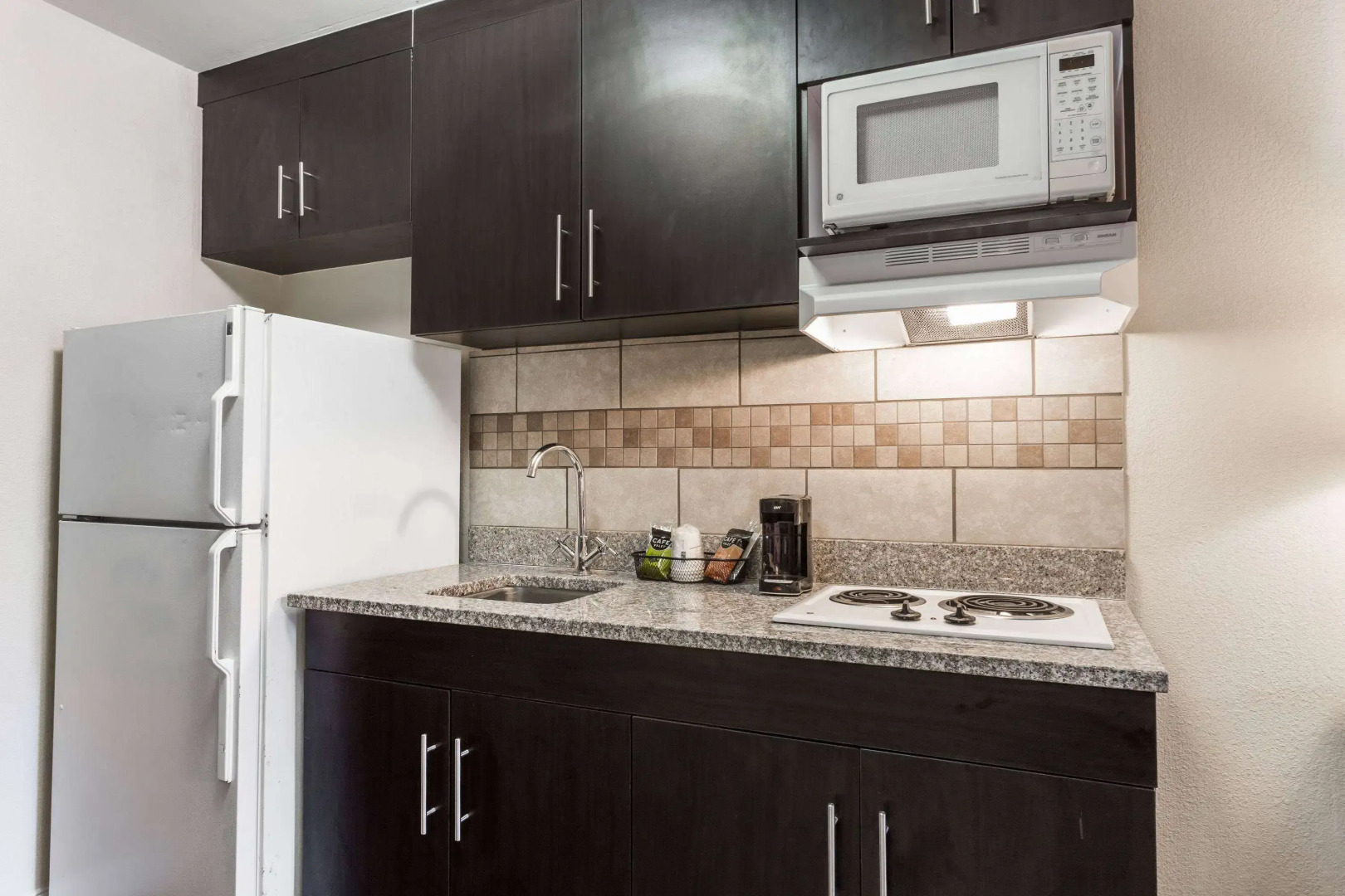 Days Inn & Suites by Wyndham Rocky Mount Golden East