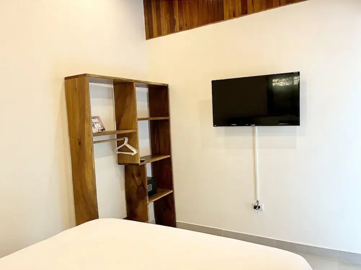 Makanas Beach Bungalows