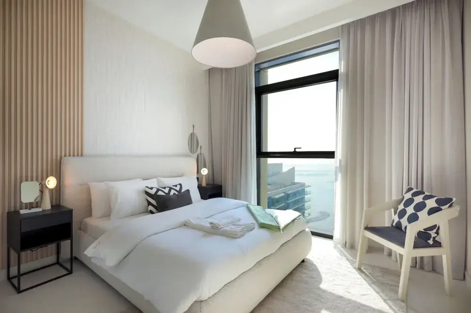 Aya - Exquisite Beachfront 1BR Living in Palm Jumeirah