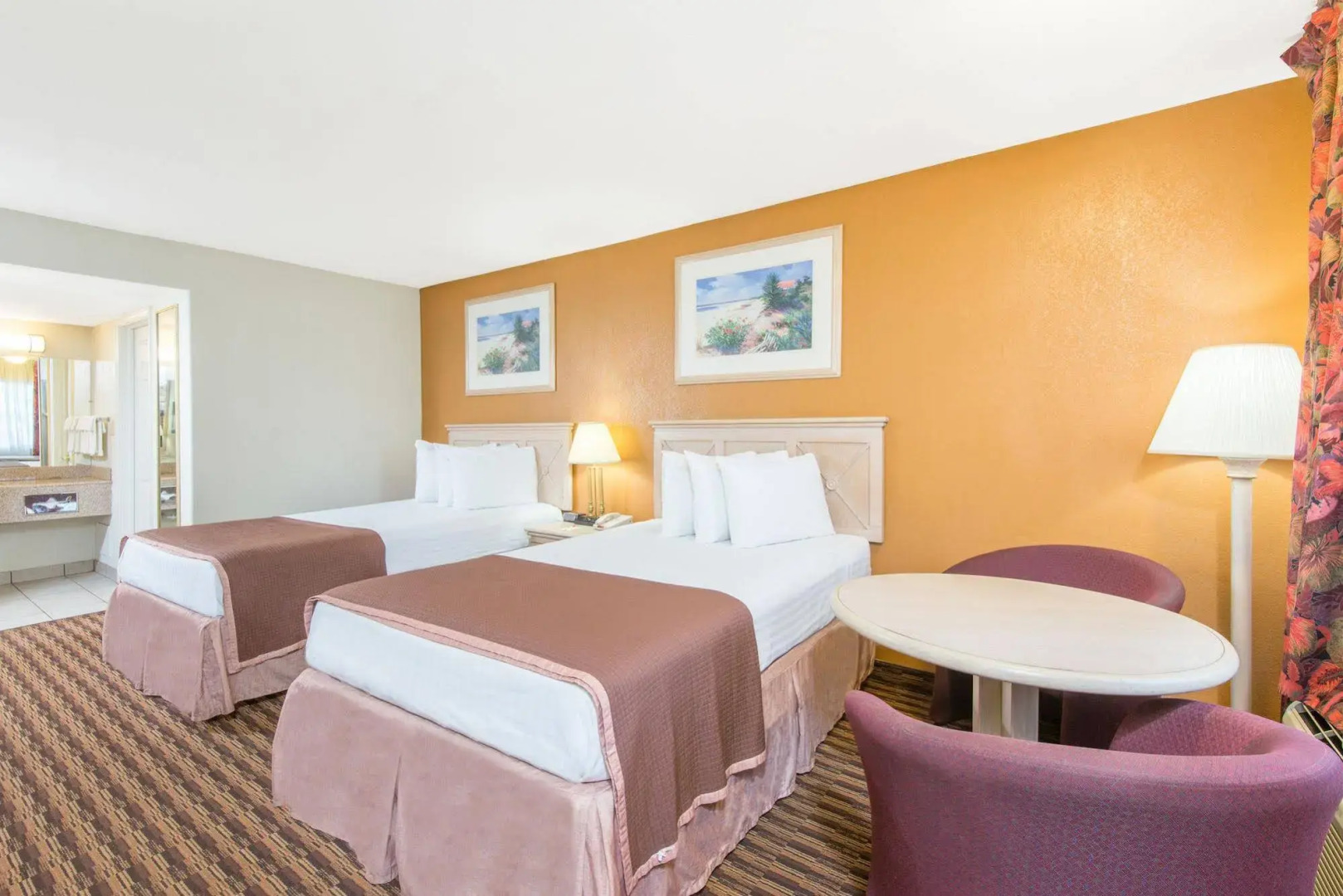 Red Carpet Inn & Suites