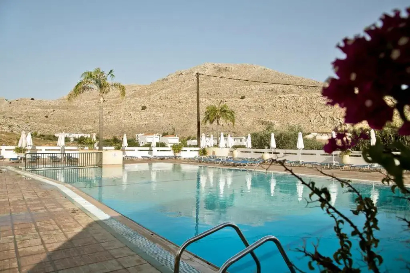 Lambis Studios & Apartments