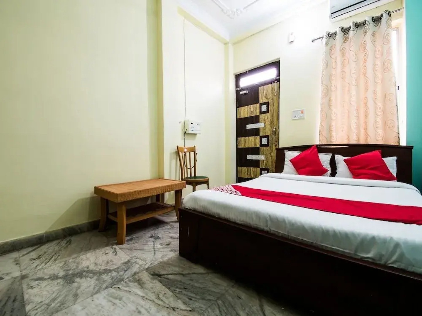 OYO 24087 Viraj Hotel