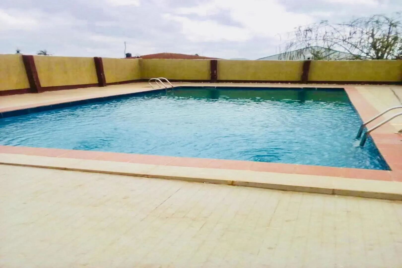 Momak 4 Hotel & Suites